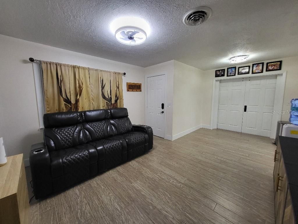 Image 12 of property listing at 995 EMERALD DRIVE, Mount Dora, FL 32757