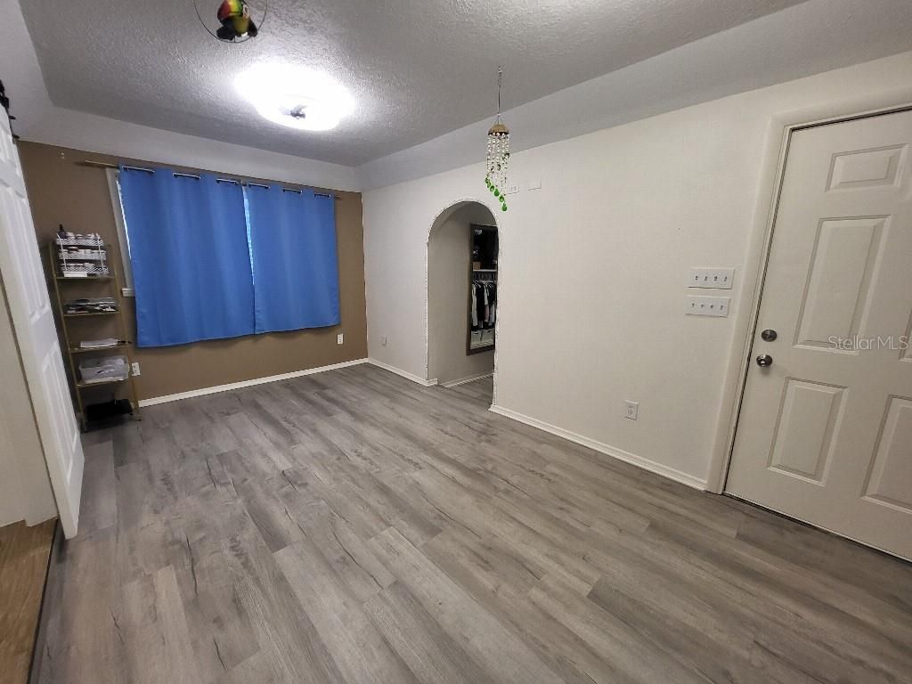 Image 14 of property listing at 995 EMERALD DRIVE, Mount Dora, FL 32757