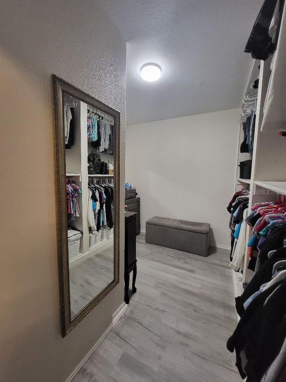 Image 17 of property listing at 995 EMERALD DRIVE, Mount Dora, FL 32757