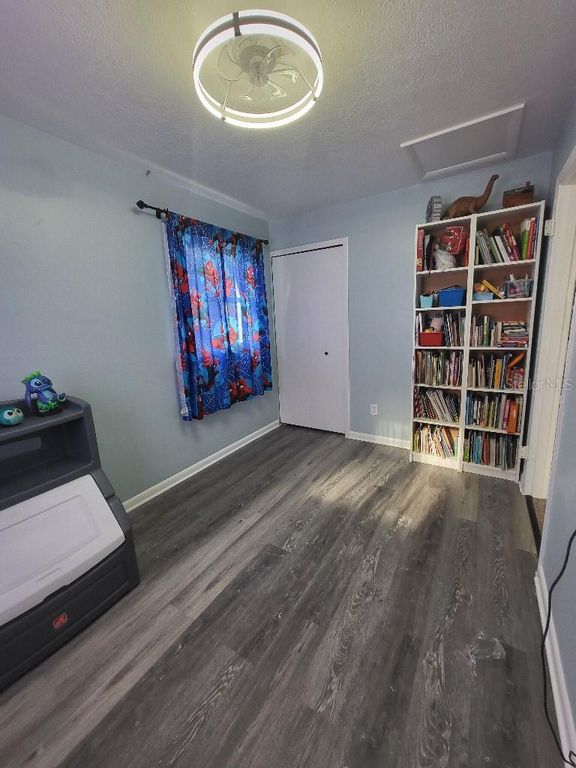 Image 20 of property listing at 995 EMERALD DRIVE, Mount Dora, FL 32757