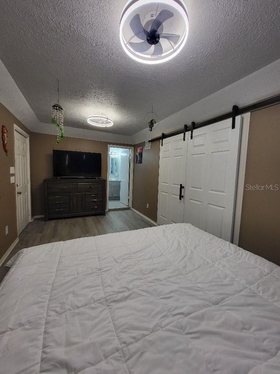 Image 24 of property listing at 995 EMERALD DRIVE, Mount Dora, FL 32757