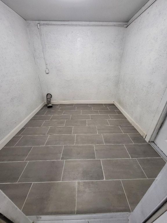 Image 25 of property listing at 995 EMERALD DRIVE, Mount Dora, FL 32757