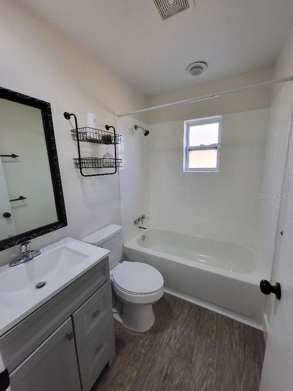 Image 26 of property listing at 995 EMERALD DRIVE, Mount Dora, FL 32757