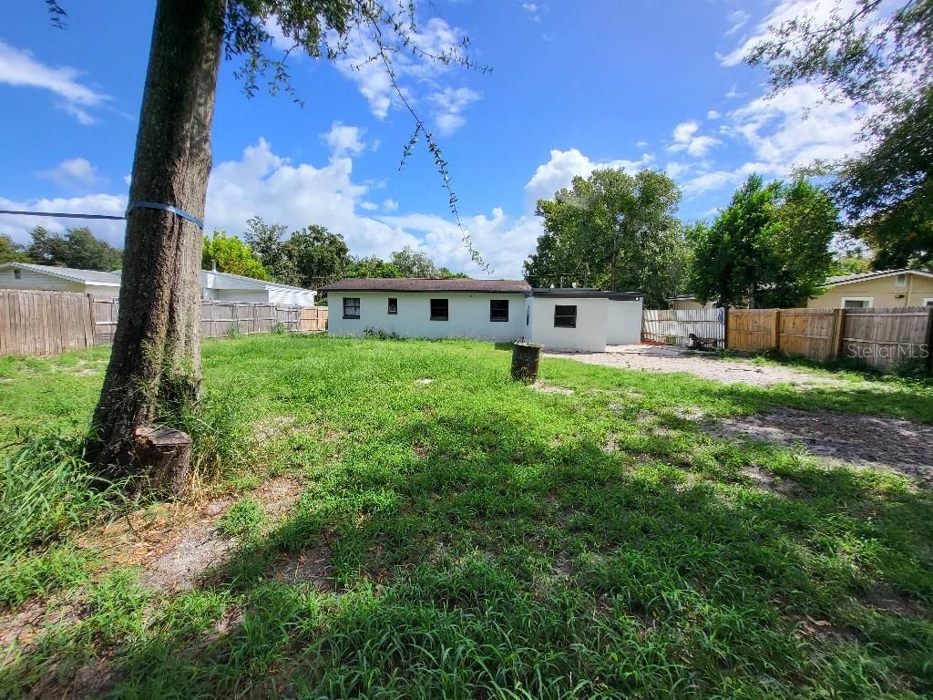 Image 6 of property listing at 995 EMERALD DRIVE, Mount Dora, FL 32757