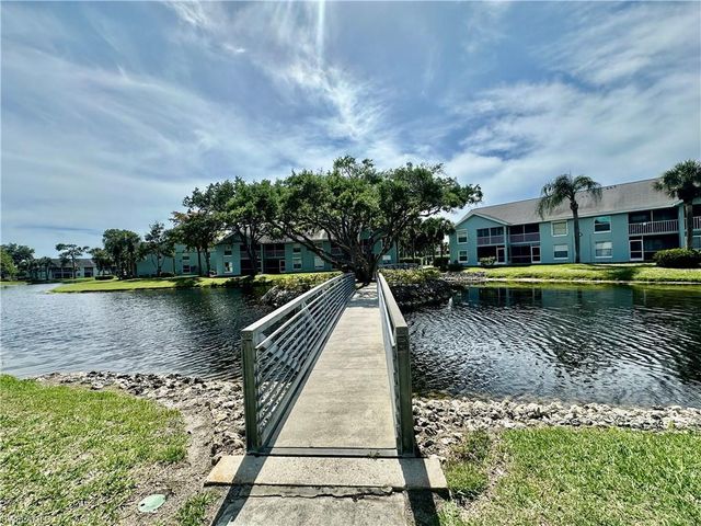 137 Wading Bird CIR F-204, Naples, FL 34110