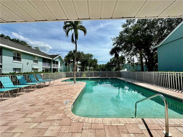 137 Wading Bird CIR F-204, Naples, FL 34110