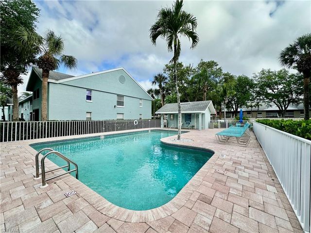 137 Wading Bird CIR F-204, Naples, FL 34110