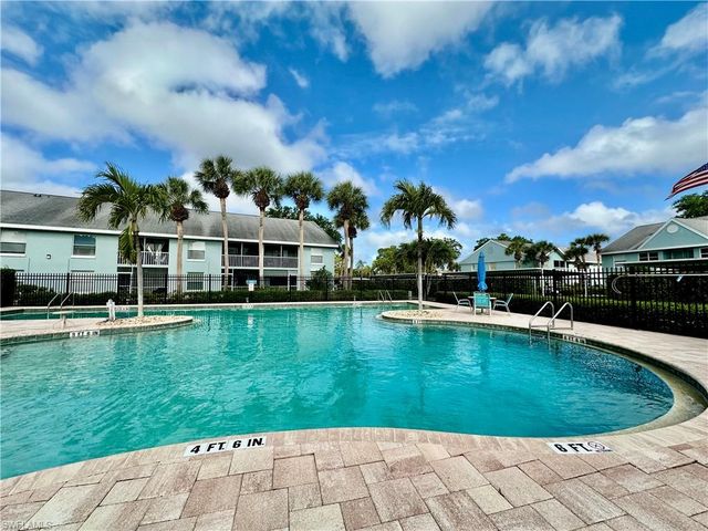 137 Wading Bird CIR F-204, Naples, FL 34110