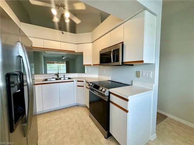 137 Wading Bird CIR F-204, Naples, FL 34110