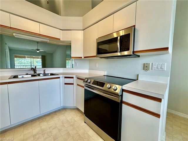 137 Wading Bird CIR F-204, Naples, FL 34110