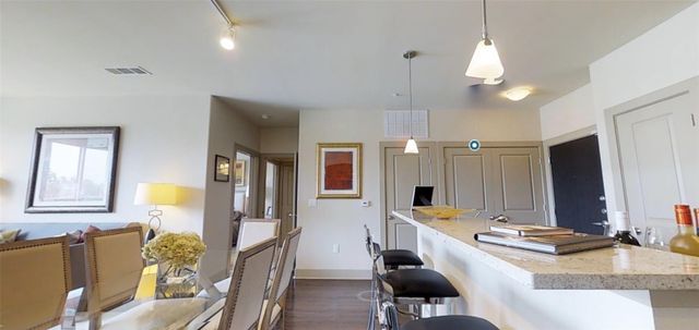 1340 W Gray Street 220, Houston, TX 77019