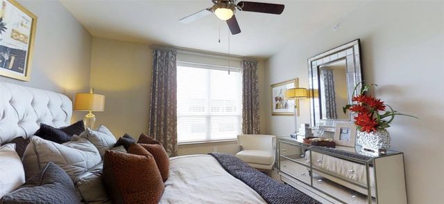 1340 W Gray Street 220, Houston, TX 77019