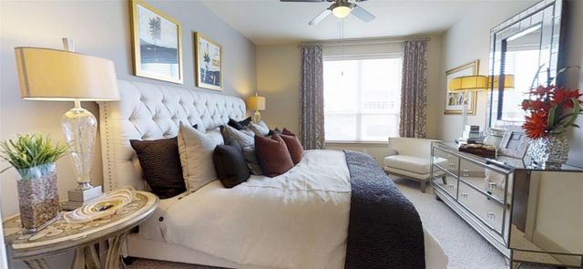 1340 W Gray Street 220, Houston, TX 77019