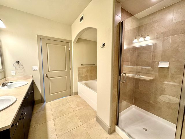 1340 W Gray Street 220, Houston, TX 77019