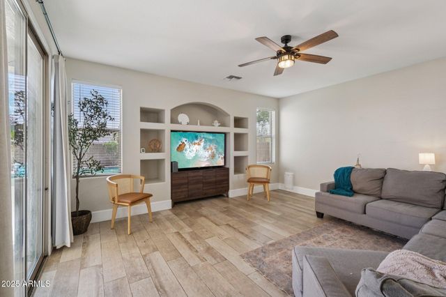 16639 W SAGUARO Lane, Surprise, AZ 85388