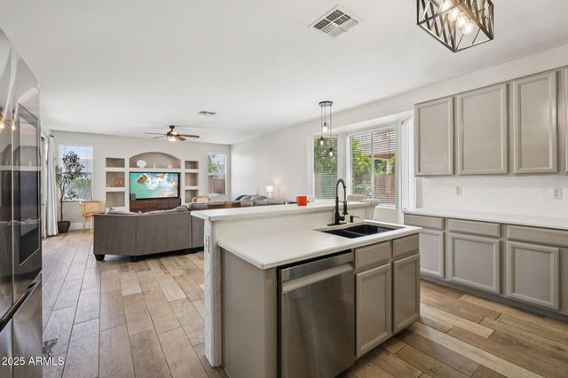 16639 W SAGUARO Lane, Surprise, AZ 85388