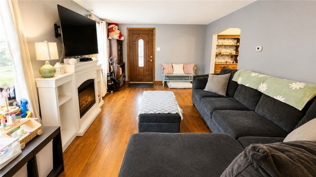 1139 W 11th St, Mckees Rocks, PA 15136