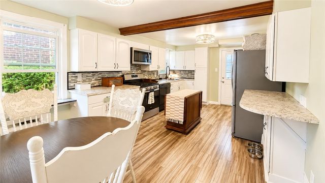 1139 W 11th St, Mckees Rocks, PA 15136