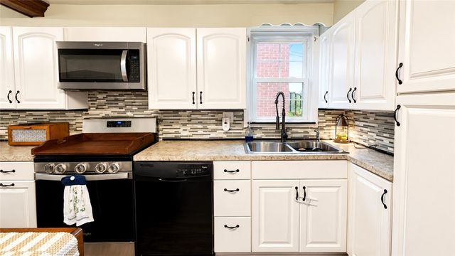 1139 W 11th St, Mckees Rocks, PA 15136
