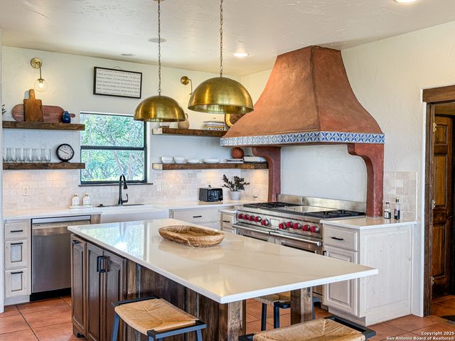 2000 Village Oak, Canyon Lake, TX 78133