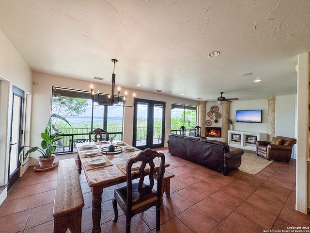 2000 Village Oak, Canyon Lake, TX 78133