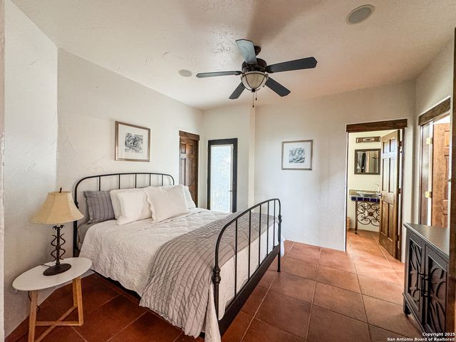 2000 Village Oak, Canyon Lake, TX 78133