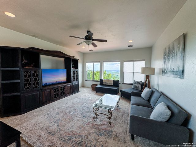 2000 Village Oak, Canyon Lake, TX 78133