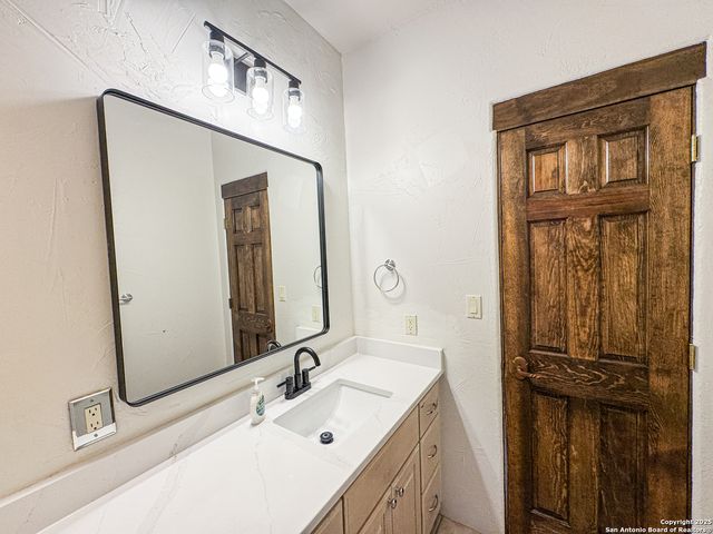 2000 Village Oak, Canyon Lake, TX 78133