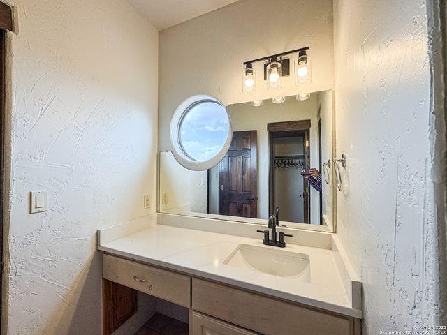 2000 Village Oak, Canyon Lake, TX 78133