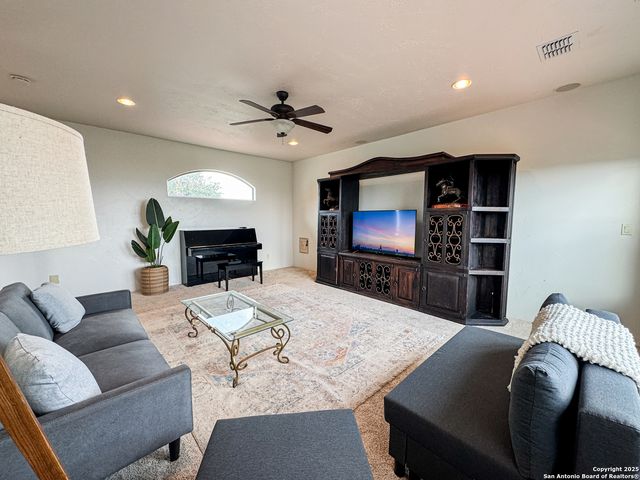 2000 Village Oak, Canyon Lake, TX 78133