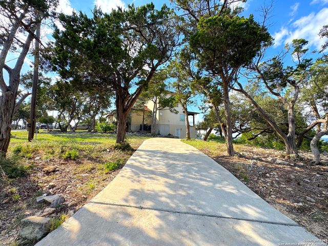 2000 Village Oak, Canyon Lake, TX 78133