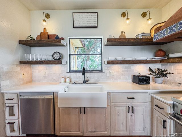 2000 Village Oak, Canyon Lake, TX 78133