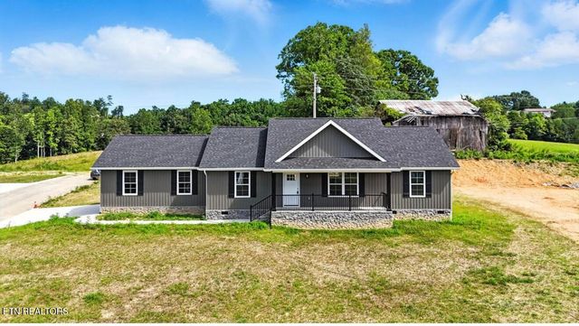 100 JACK St, Tazewell, TN 37879
