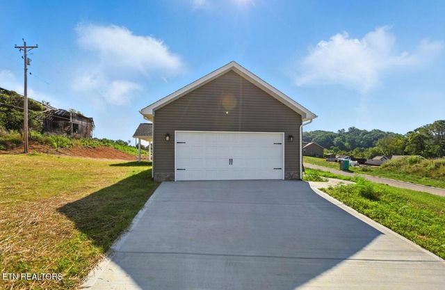 100 JACK St, Tazewell, TN 37879