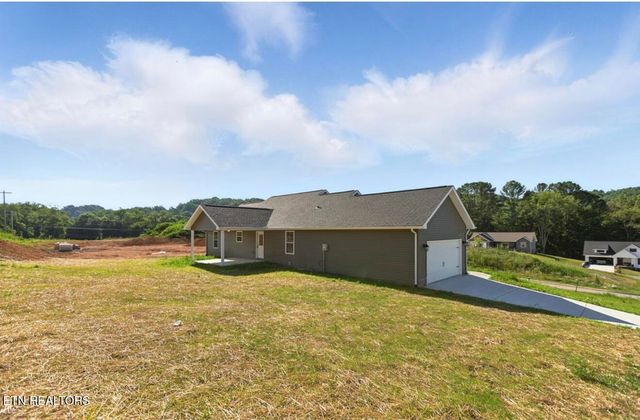 100 JACK St, Tazewell, TN 37879
