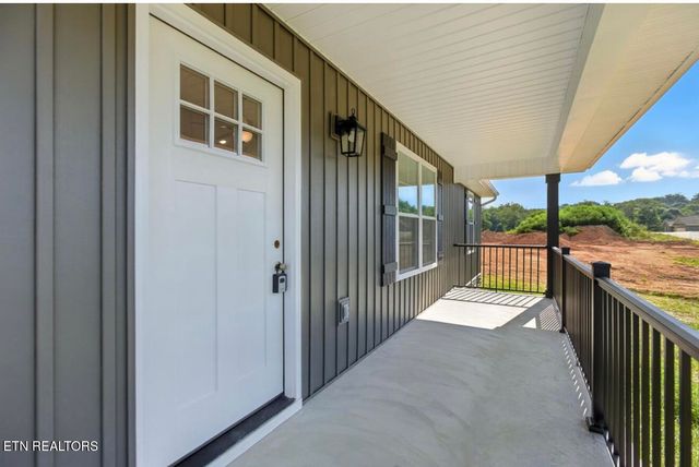 100 JACK St, Tazewell, TN 37879