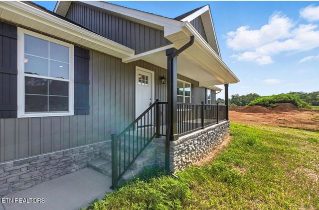 100 JACK St, Tazewell, TN 37879