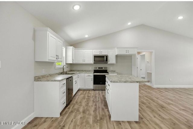 100 JACK St, Tazewell, TN 37879