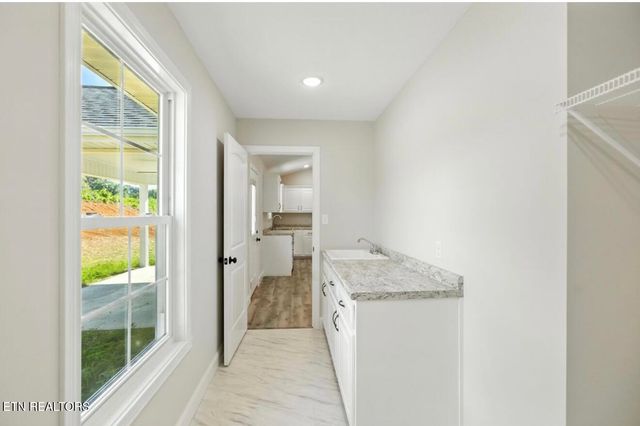 100 JACK St, Tazewell, TN 37879