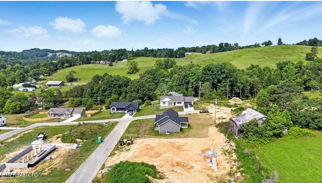 100 JACK St, Tazewell, TN 37879