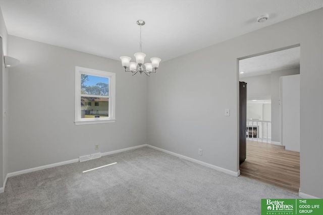 5018 S 94th Street, Omaha, NE 68127