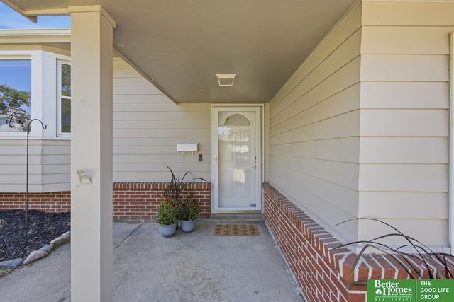 5018 S 94th Street, Omaha, NE 68127