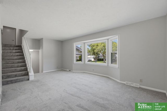 5018 S 94th Street, Omaha, NE 68127