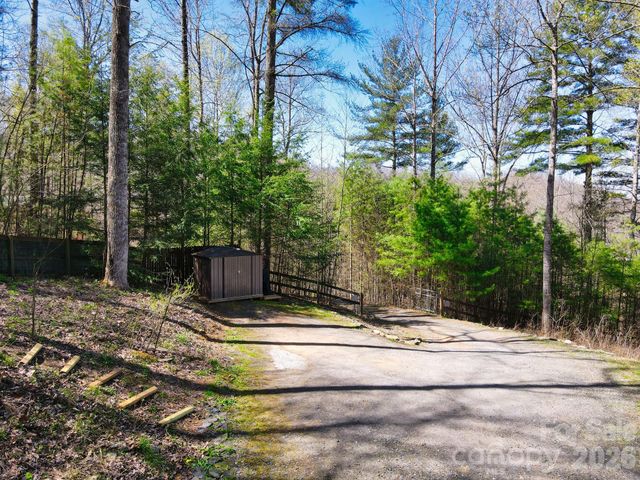 307 Dancing Leaf Lane, Bakersville, NC 28705