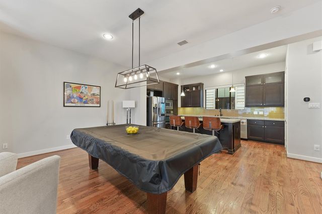 5602 Blossom St, Houston, TX 77007