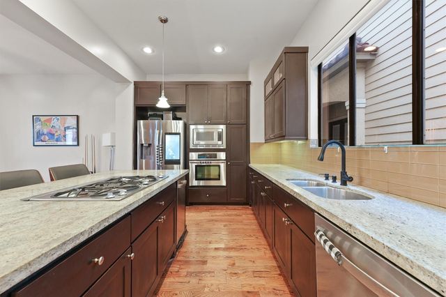 5602 Blossom St, Houston, TX 77007
