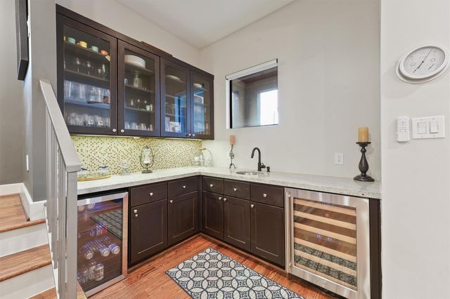 5602 Blossom St, Houston, TX 77007