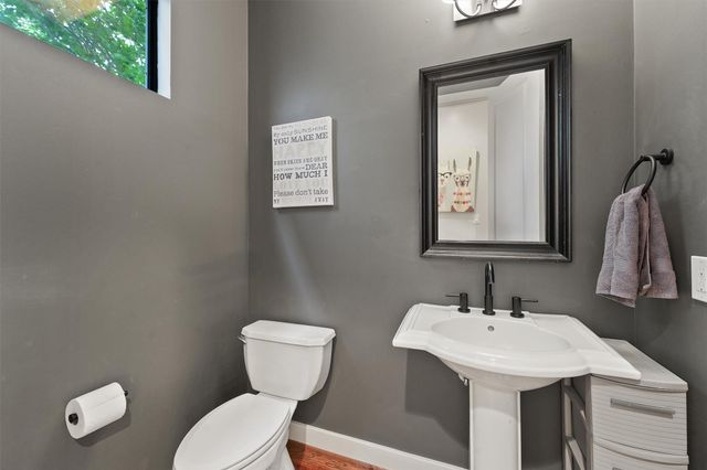 5602 Blossom St, Houston, TX 77007