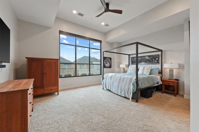 5602 Blossom St, Houston, TX 77007