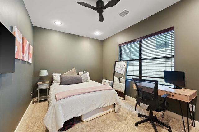 5602 Blossom St, Houston, TX 77007